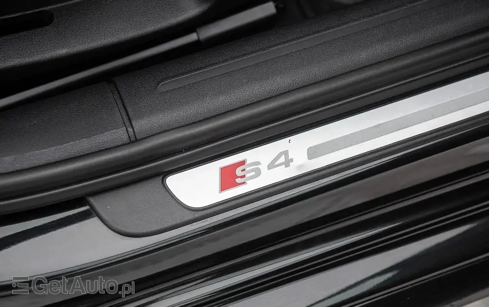 AUDI S4 Avant S tronic