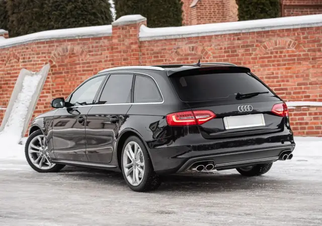 AUDI S4 Avant S tronic