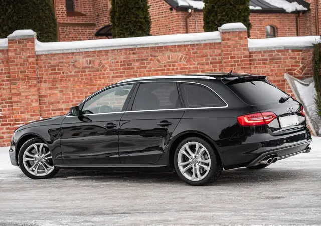 AUDI S4 Avant S tronic
