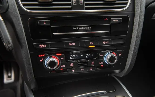 AUDI S4 Avant S tronic