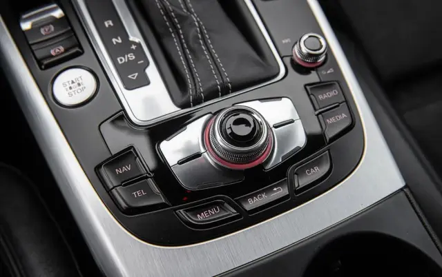 AUDI S4 Avant S tronic