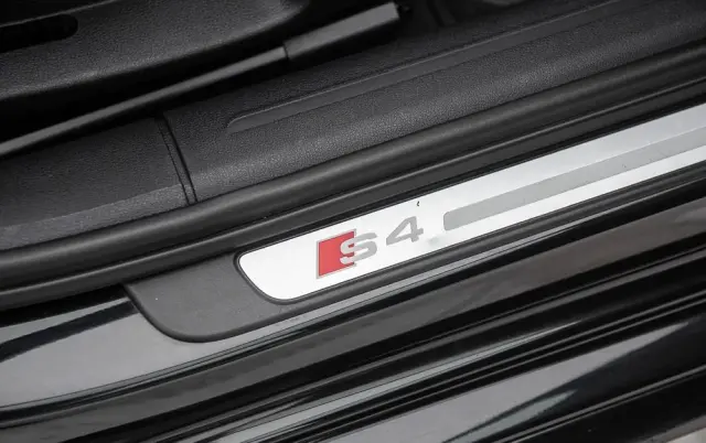 AUDI S4 Avant S tronic