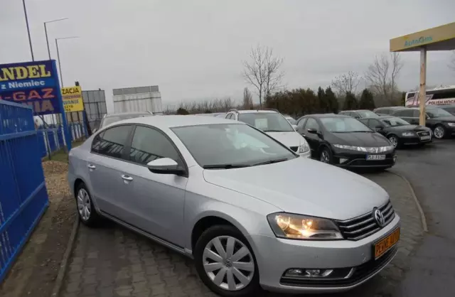 VOLKSWAGEN Passat 