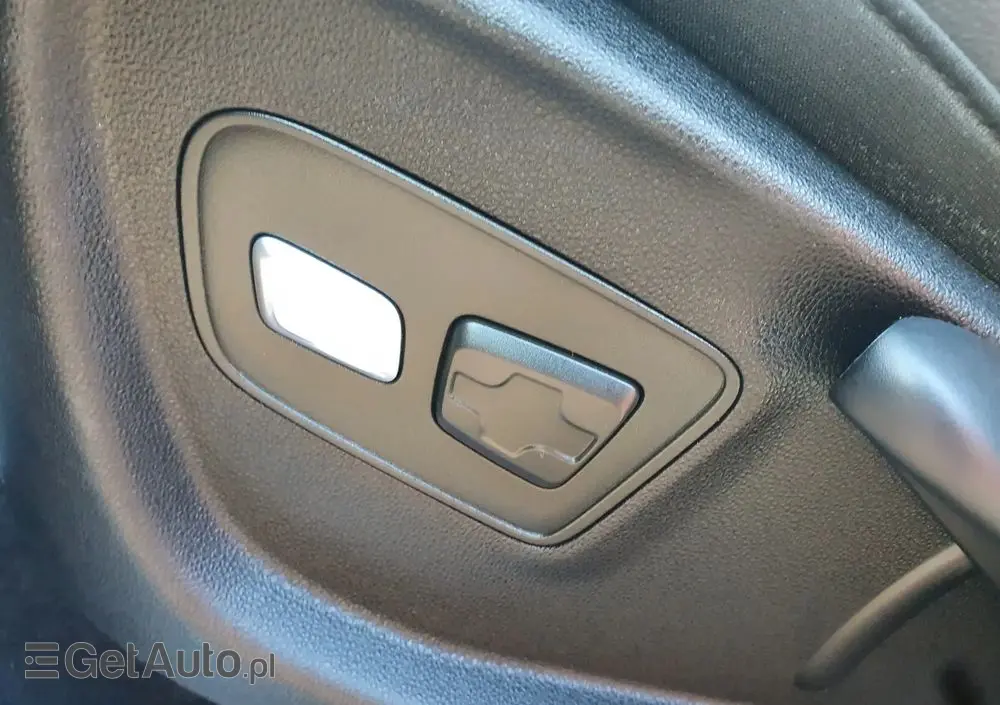 RENAULT Scenic TCe 140 GPF BLACK EDITION