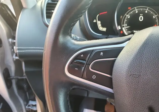 RENAULT Scenic TCe 140 GPF BLACK EDITION