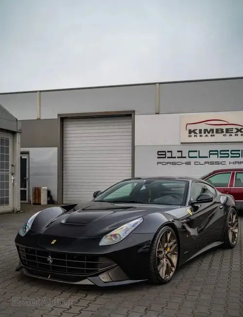 FERRARI F12 