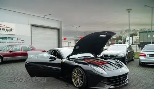 FERRARI F12 