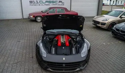 FERRARI F12 