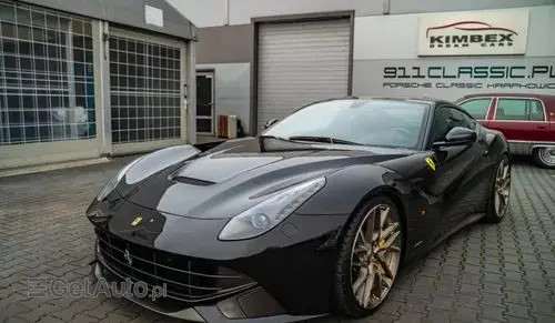 FERRARI F12 