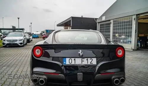 FERRARI F12 