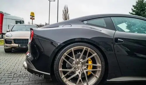 FERRARI F12 