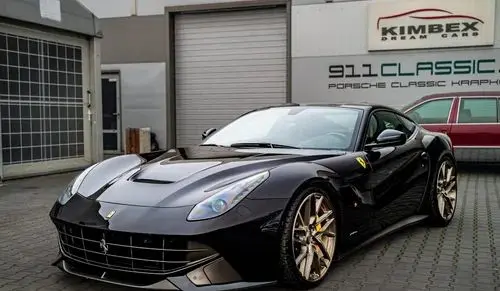 FERRARI F12 