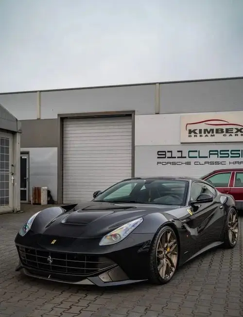 FERRARI F12 