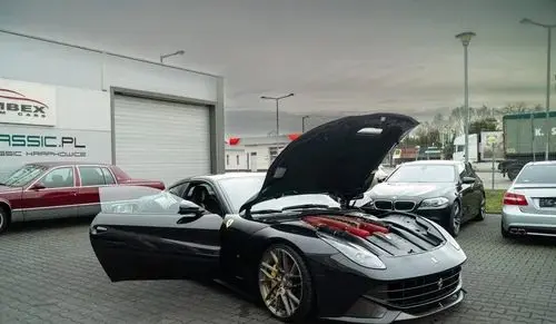 FERRARI F12 