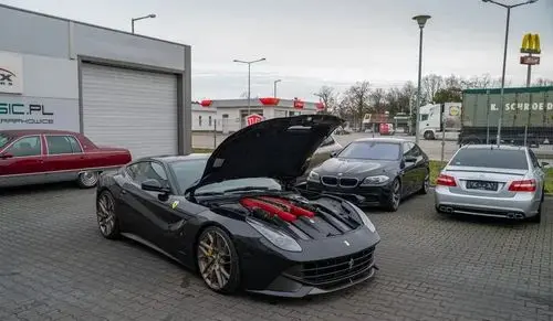 FERRARI F12 