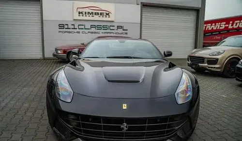 FERRARI F12 