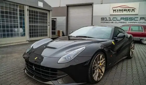 FERRARI F12 