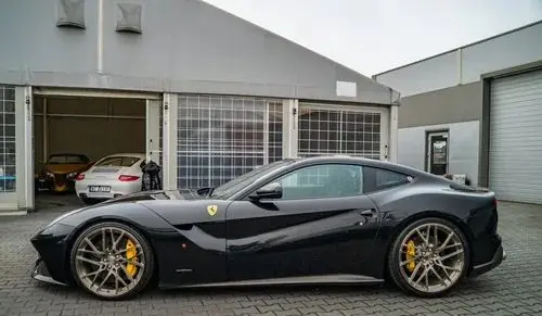 FERRARI F12 