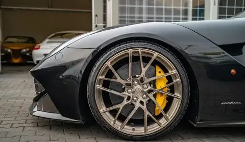 FERRARI F12 
