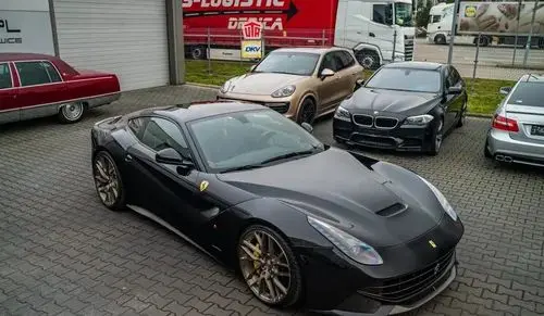 FERRARI F12 
