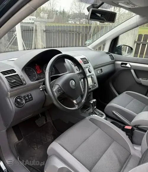 VOLKSWAGEN Touran 