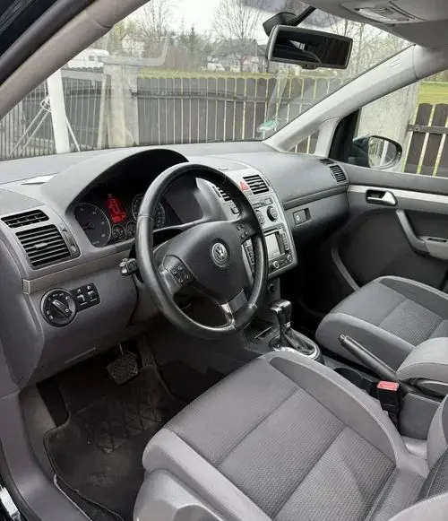 VOLKSWAGEN Touran 