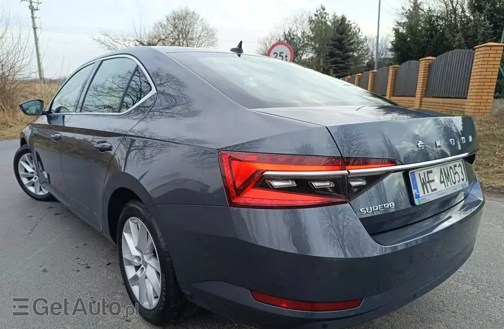 SKODA Superb 