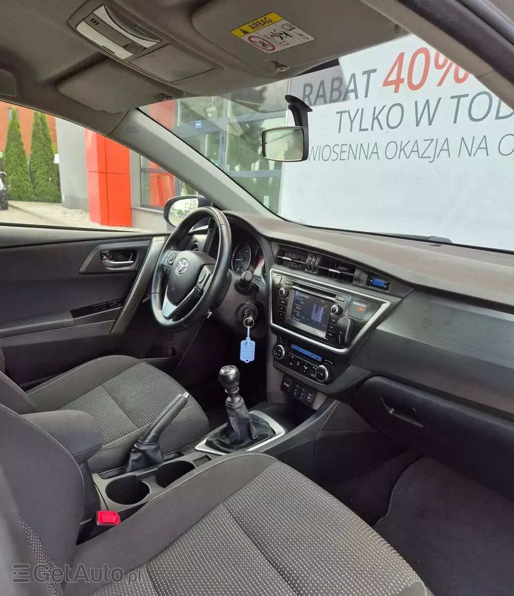 TOYOTA Auris 