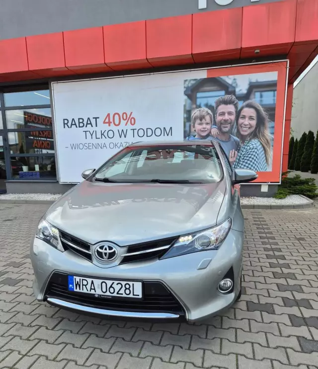 TOYOTA Auris 
