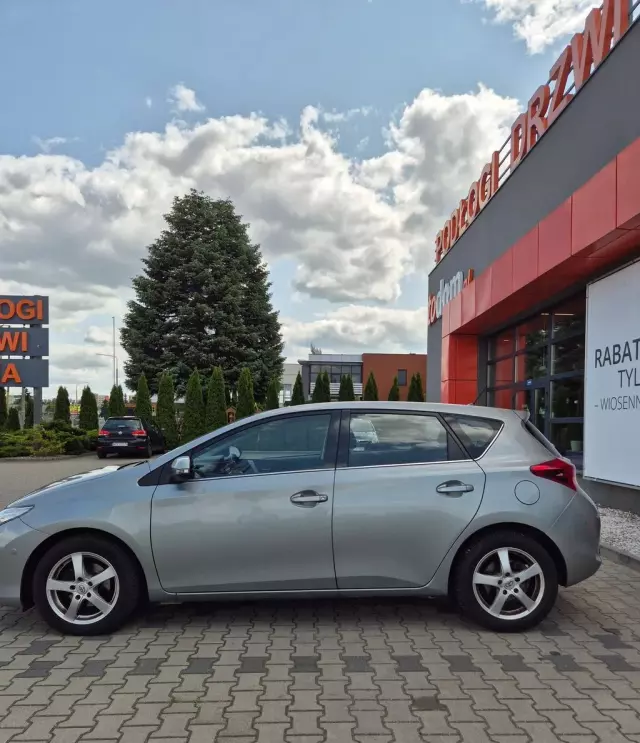 TOYOTA Auris 