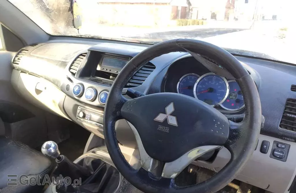 MITSUBISHI L 200 