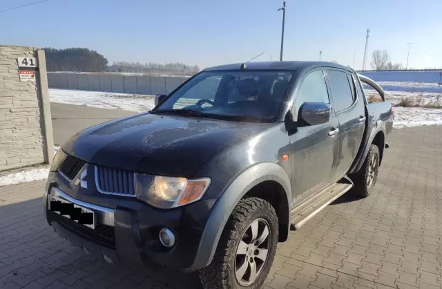 MITSUBISHI L 200 