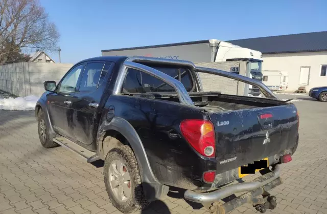 MITSUBISHI L 200 