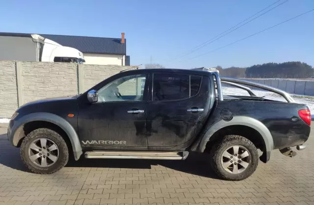 MITSUBISHI L 200 
