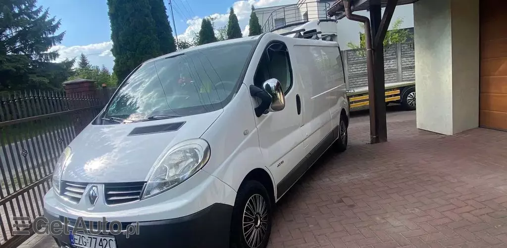RENAULT Trafic 