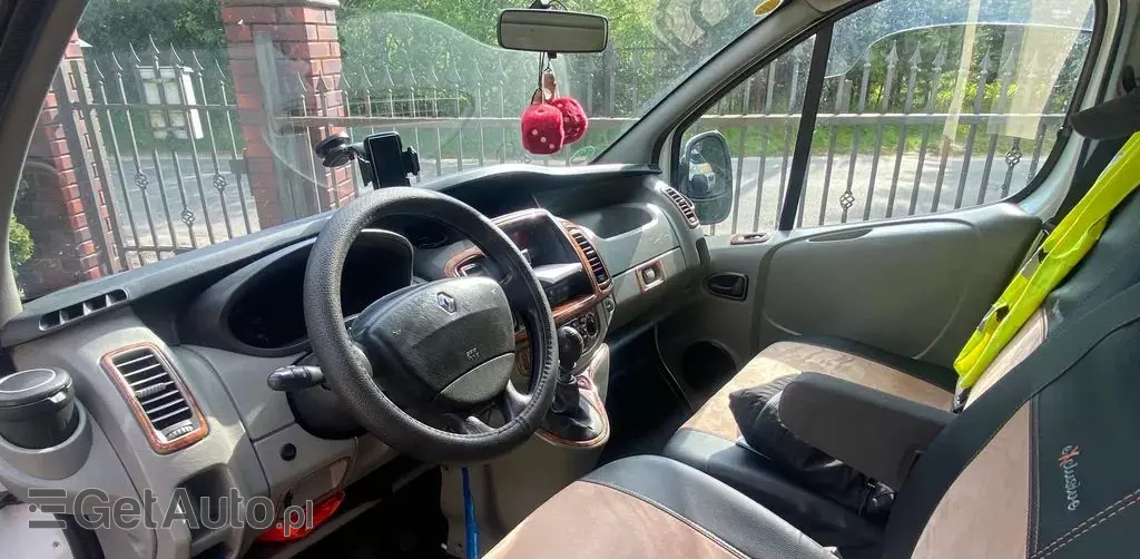 RENAULT Trafic 