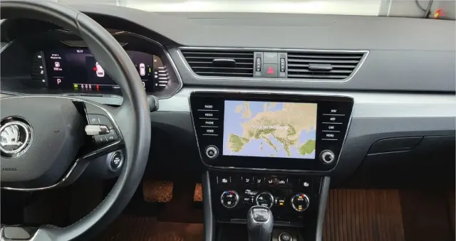 SKODA Superb 2.0 TSI Ambition DSG