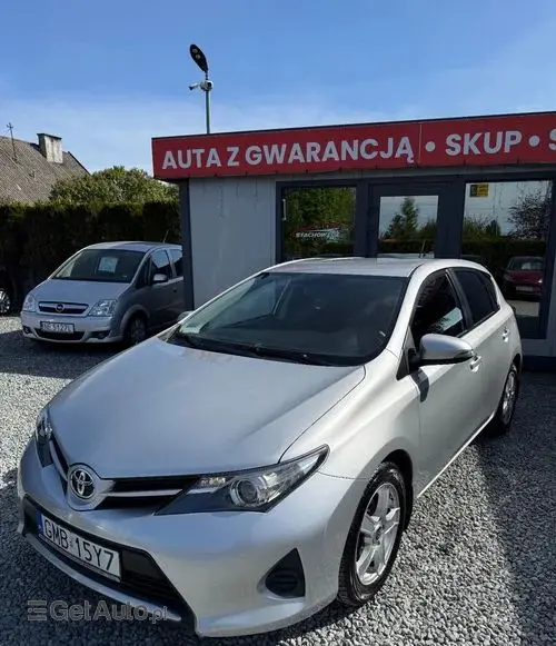 TOYOTA Auris 