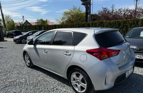 TOYOTA Auris 
