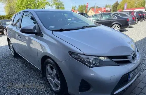 TOYOTA Auris 