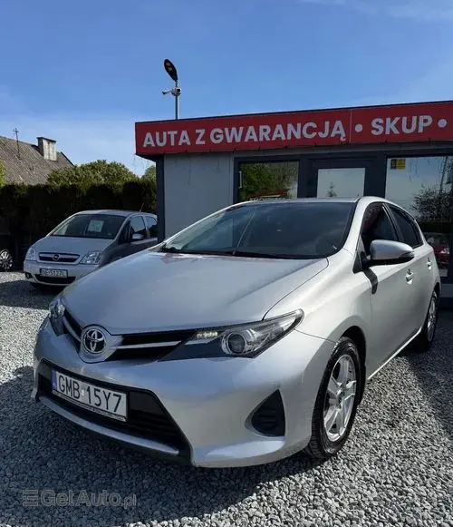 TOYOTA Auris 