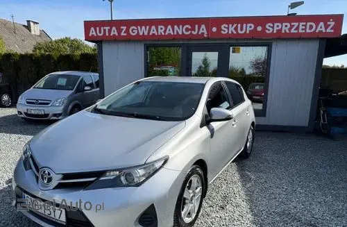 TOYOTA Auris 