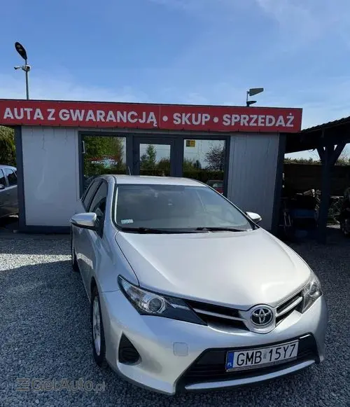 TOYOTA Auris 