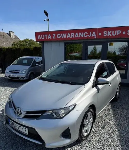 TOYOTA Auris 