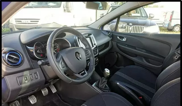 RENAULT Clio 