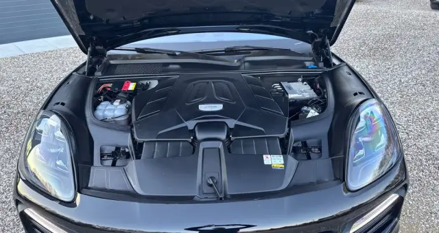 PORSCHE Cayenne S Platinum Edition