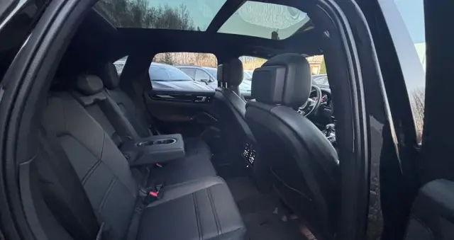 PORSCHE Cayenne S Platinum Edition