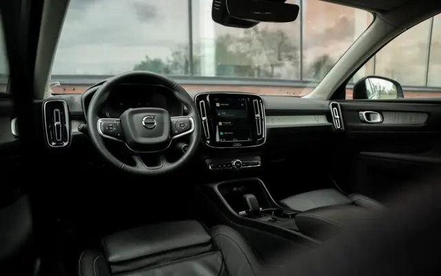 VOLVO XC 40 