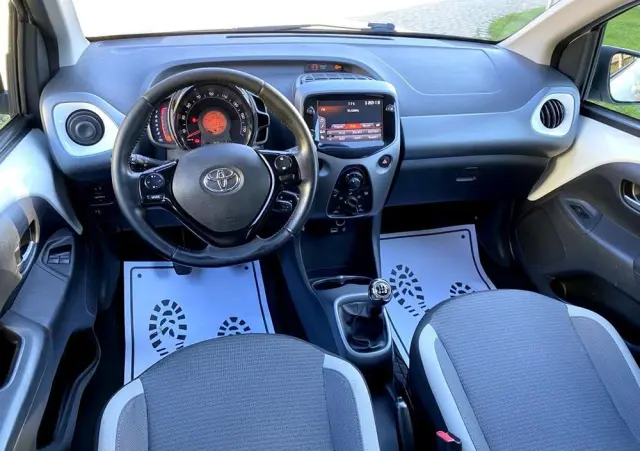 TOYOTA Aygo 1.0 VVT-i Color Edition