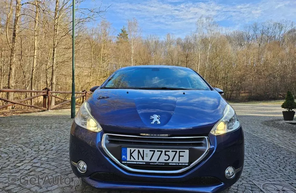 PEUGEOT 208 